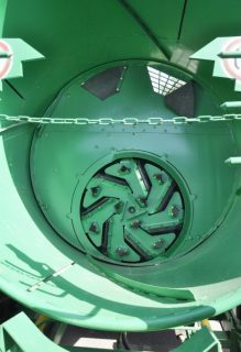 Измельчитель рулонов грубых кормов в рулонах ИРК-145 (фото 4)