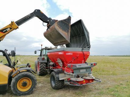 Прицепной разбрасыватель удобрений и извести Unia RCW 45 / 60 / 85 / 90 TD / 110 TD / 130 TD (фото 11)