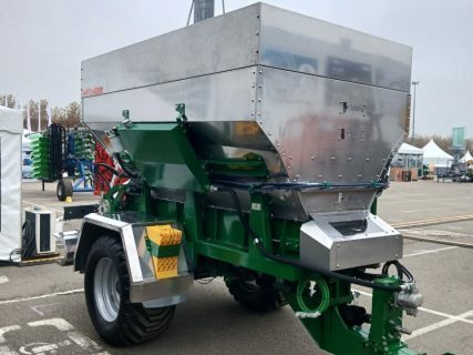 Разбрасыватель минеральных удобрений РМУ-4000 / 6000 «Мега» (фото 4)