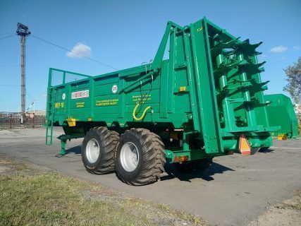 Машина для внесения твердых органических удобрений МТУ-18 (фото 4)
