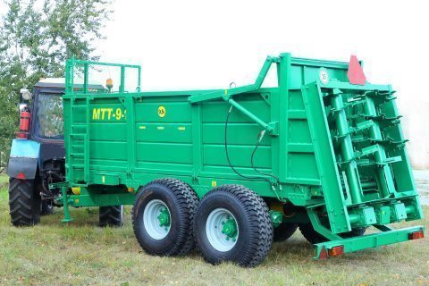 Машина для внесения твердых органических удобрений МТТ-9-1 с вертикальный шнеком (фото 6)