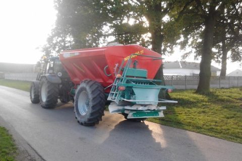 Разбрасыватель минеральных удобрений Agro-Masz Rewo 8200 (фото 2)