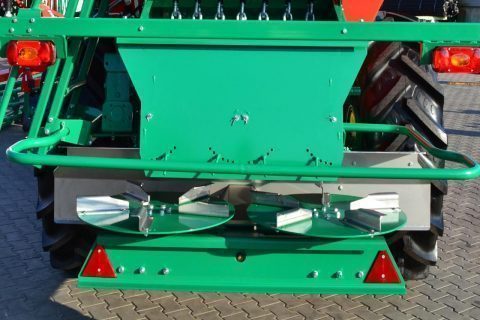 Разбрасыватель минеральных удобрений Agro-Masz Rewo 8200 (фото 9)